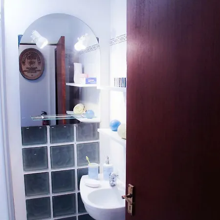 Donna Nadia 112 Apartament